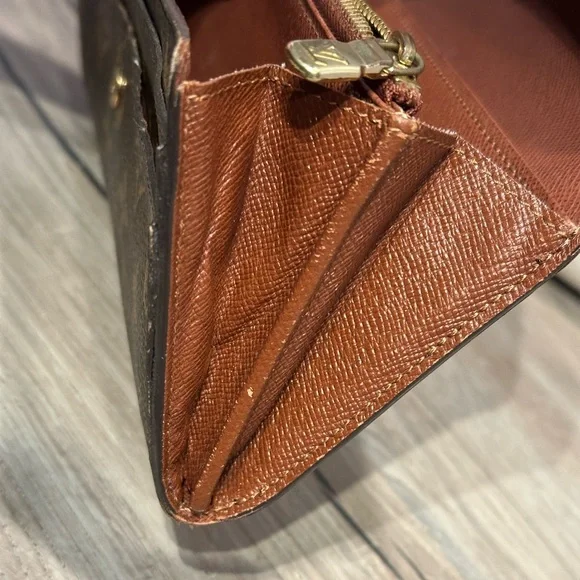 Louis Vuitton Monogram Sarah Wallet - Picture 10 of 12